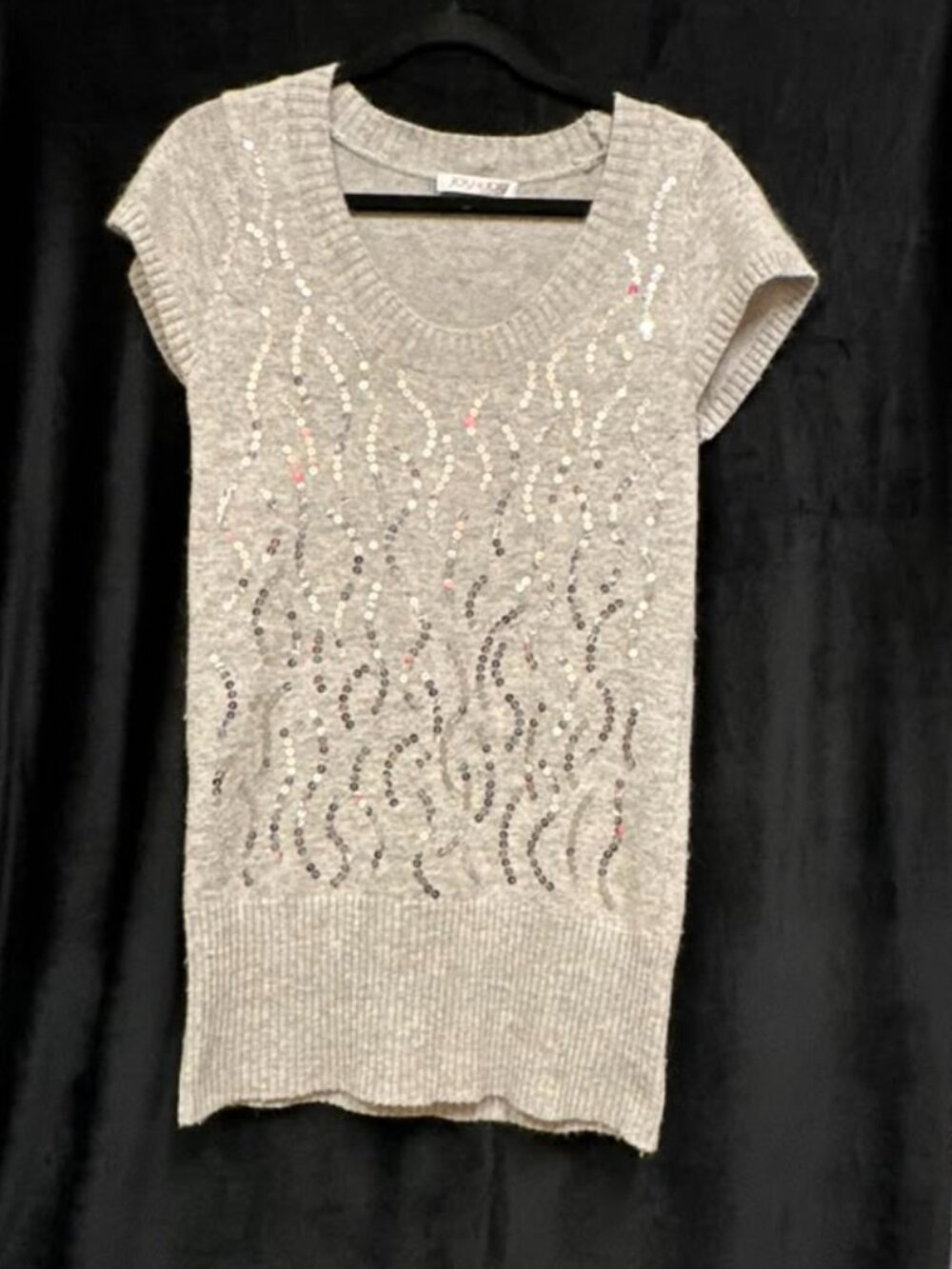 Beautiful Grey top with shinny stamps